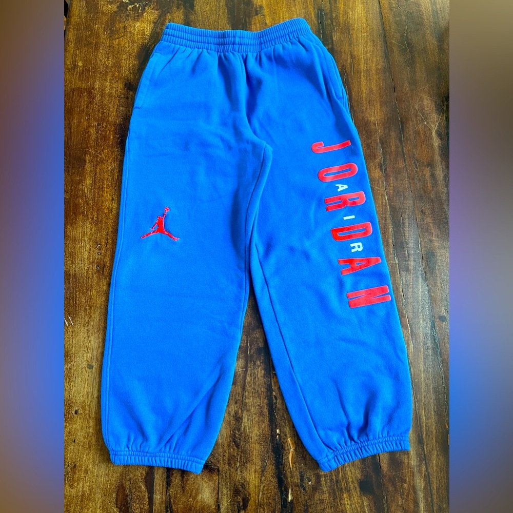 Air Jordan sweatpants, great condition, boys size medium.